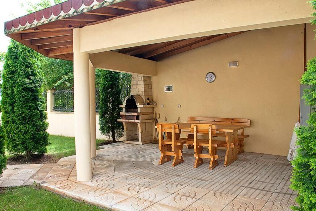 Luxury Seaview 2-Bedroom Apartments Blue Elephant Balchik Exterior photo