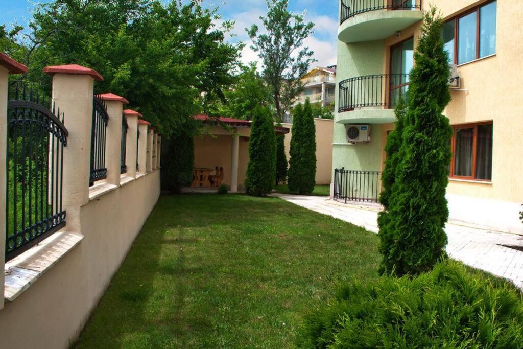 Luxury Seaview 2-Bedroom Apartments Blue Elephant Balchik Exterior photo